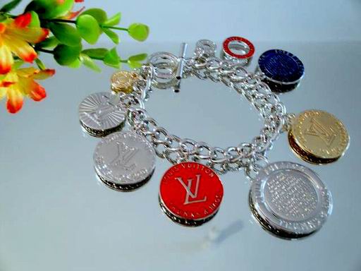 LV Bracelet 047