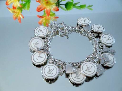 LV Bracelet 071