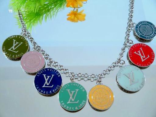 LV Necklace 052