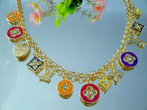 LV Necklace 057