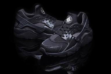 Nike Air Huarache shoes black