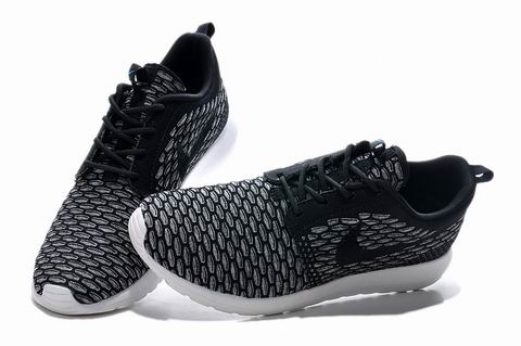 Nike Roshe Flyknit shoes black grey
