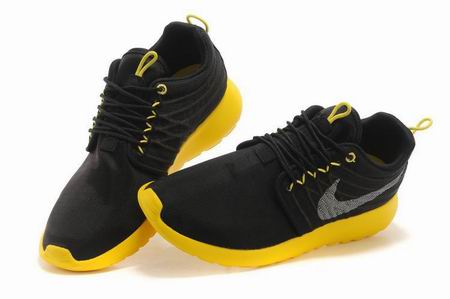 Nike Rosherun Dyn FW QS shoes black grey yellow