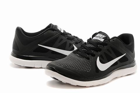 Nike free 4.0 V4 shoes black white
